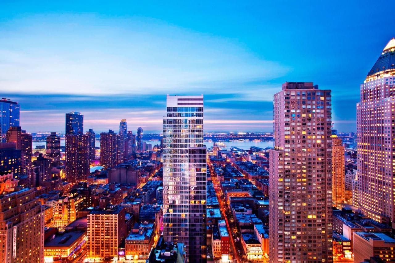 Cool Corner Room 1 King Hudson River view