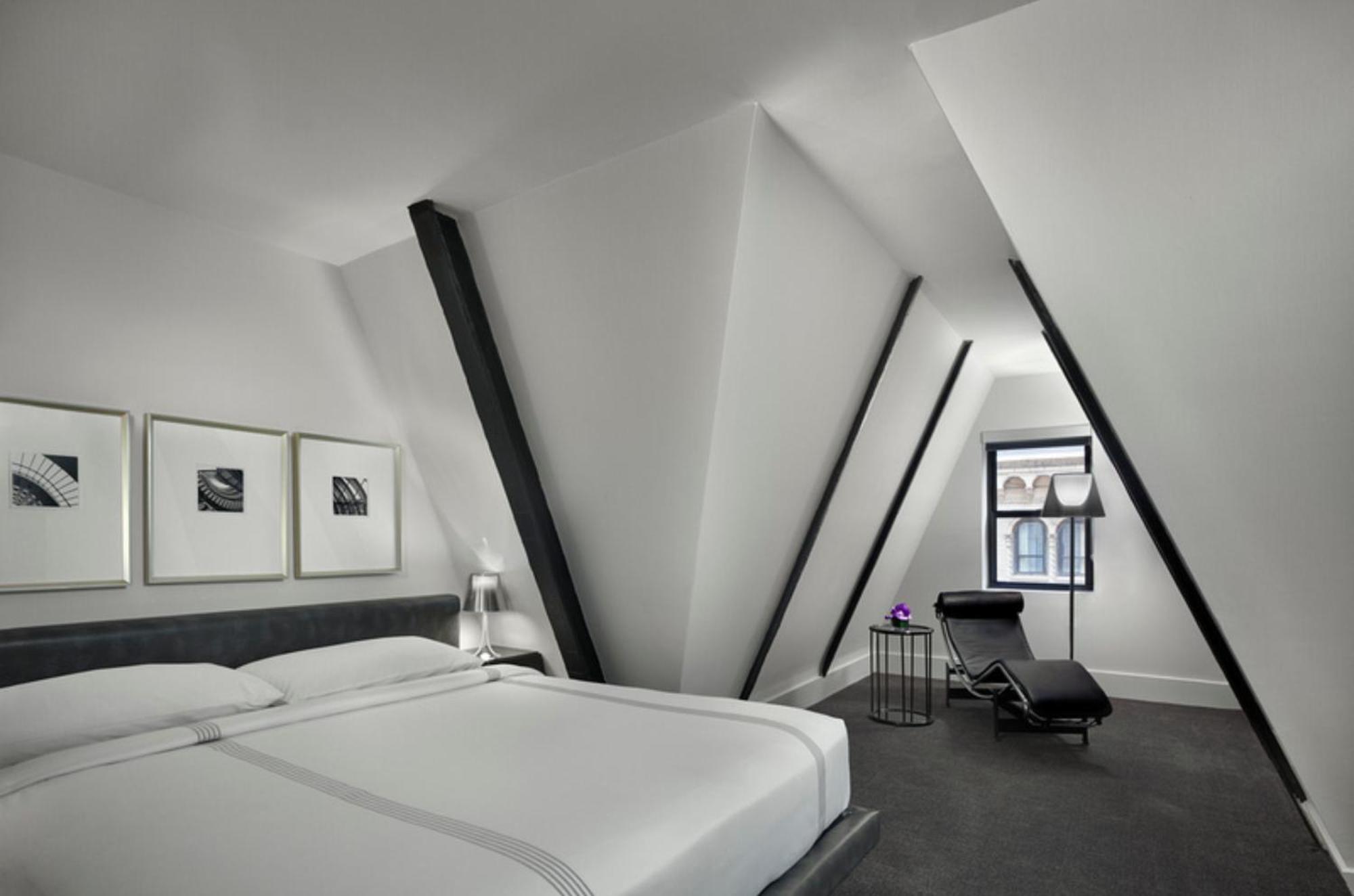 Penthouse One Bedroom Suite Wetbar