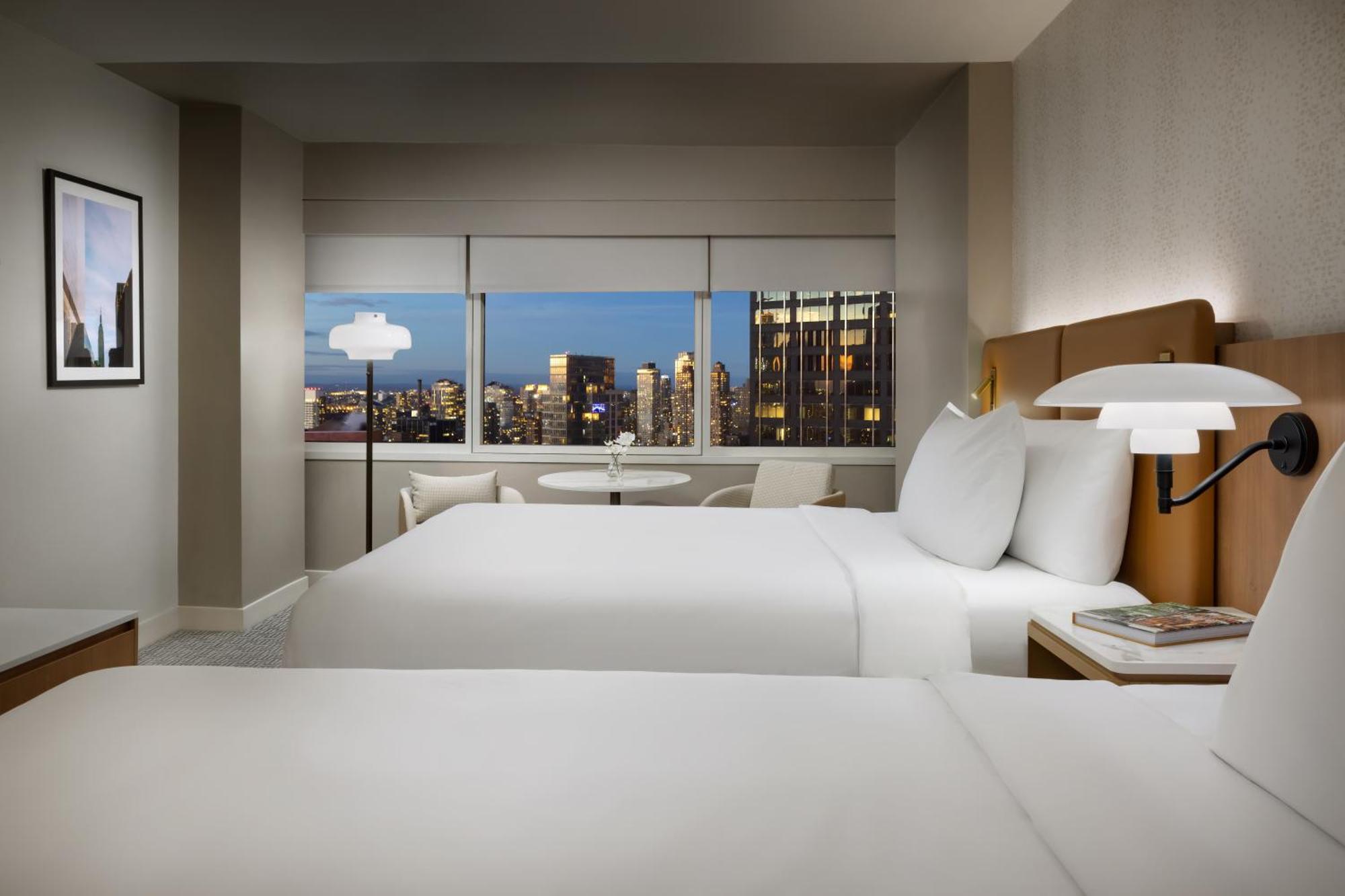Quarto Duplo com 2 Camas de Casal e Vista Cidade
