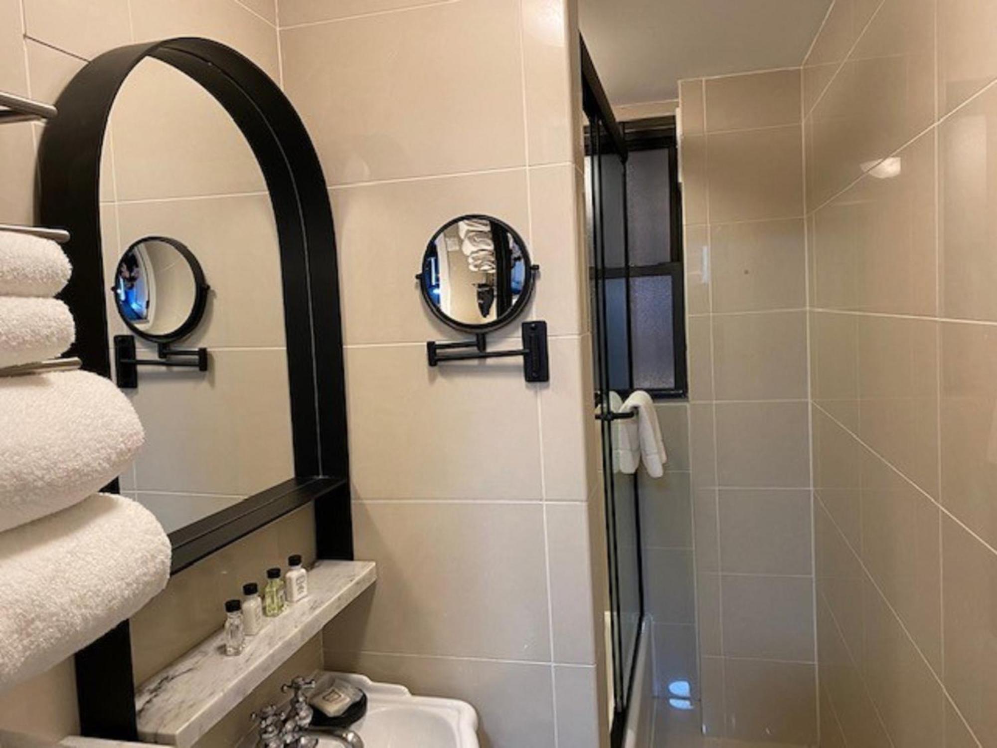 Premium Queen Room