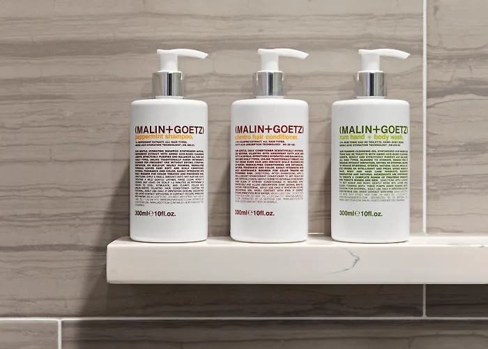 Pet Friendly hotel: Hotel Indigo Flushing - Laguardia