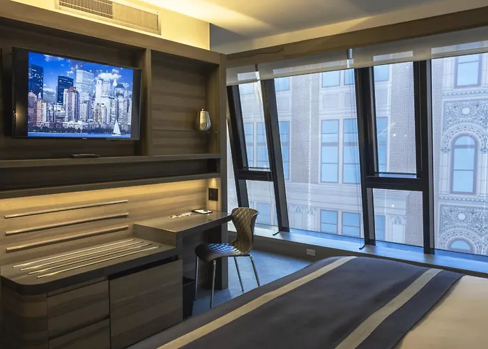 Luxury hotel only: Carnegie Hotel