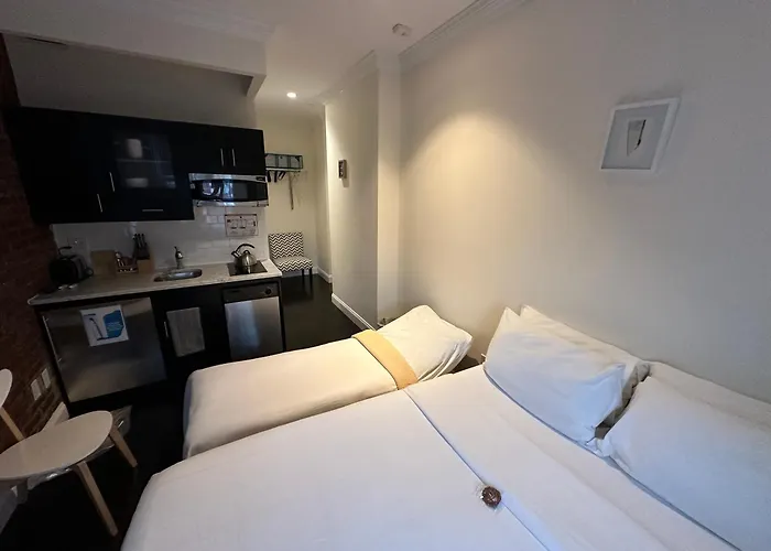 Hotel central: East Village Hotel