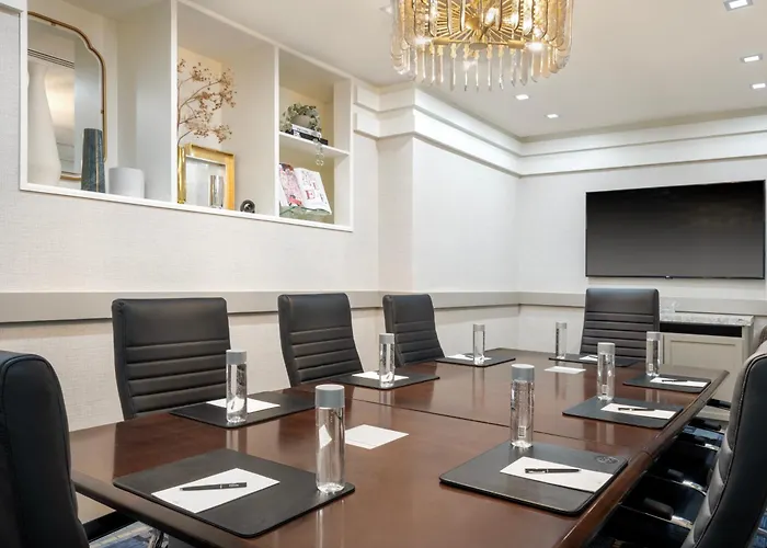 Luxury hotel only: Hilton New York Fashion District