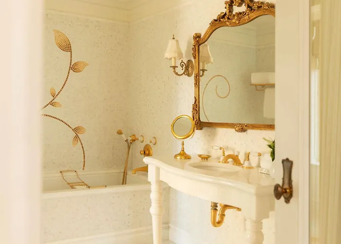 Family Hotel: The Plaza