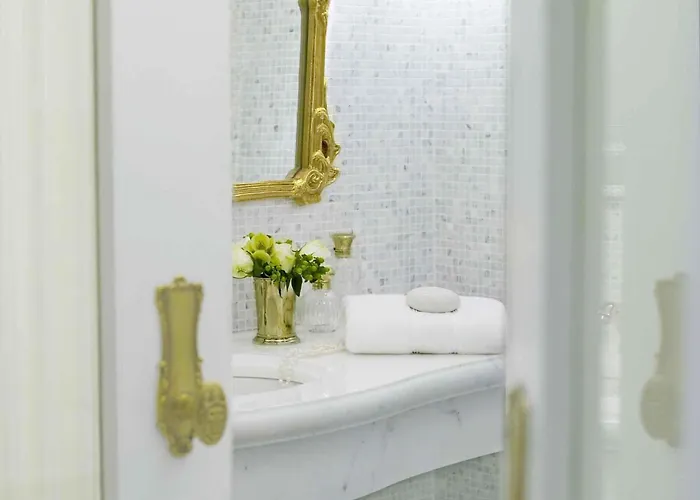 Family Hotel: The Plaza