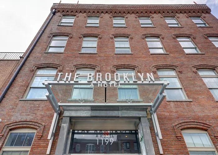 Hotel near College: The Brooklyn