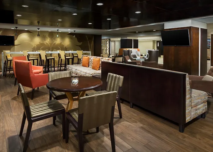 Hotel with Tennis: Doubletree By Hilton Metropolitan New York City